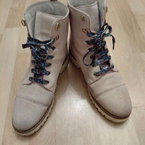 River Island Off-White Combat Boots with Multicolor Laces